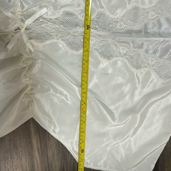 💗Coquette White Lace Satin Cardigan - Picture 3 of 4